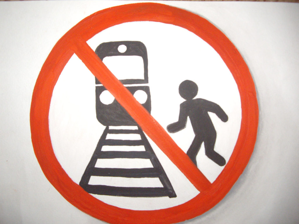 Плакат призывающий к безопасности. Плакат правил безопасности. Знаки безопасности и правил на железной дороге. Плакат соблюдение правил безопасности в транспорте. Соблюден е правил безопасности в транспорте.